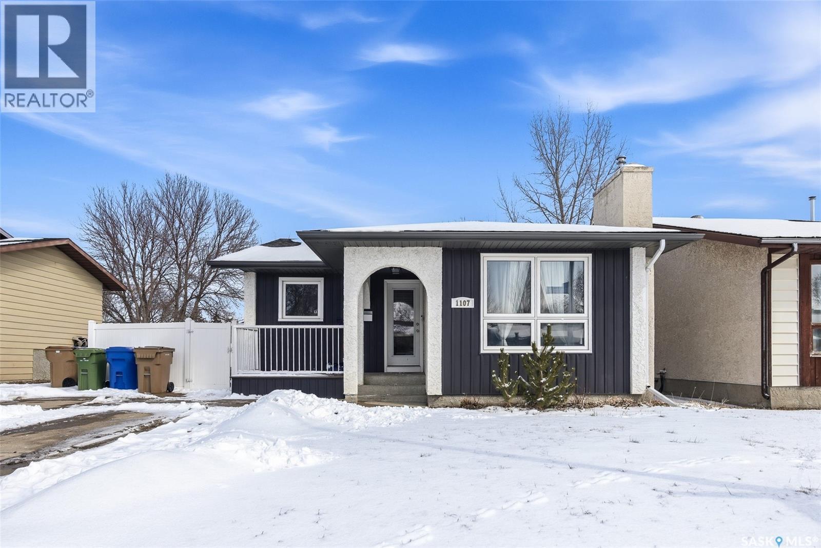 1107 Graham Road, Regina, Saskatchewan  S4N 5Z7 - Photo 2 - SK031905