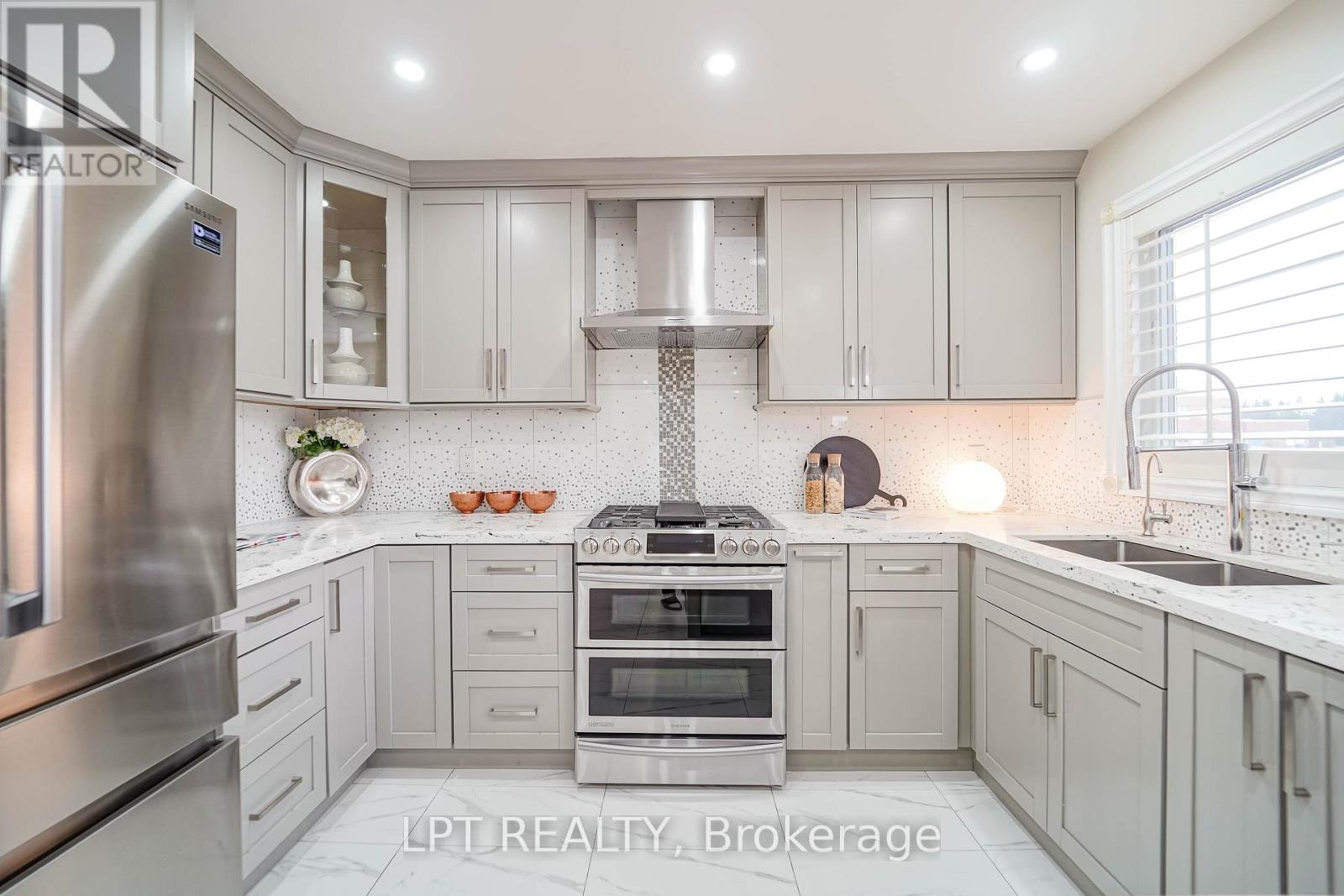 40 Dewberry Drive, Markham, Ontario  L3S 2S3 - Photo 12 - N12952286