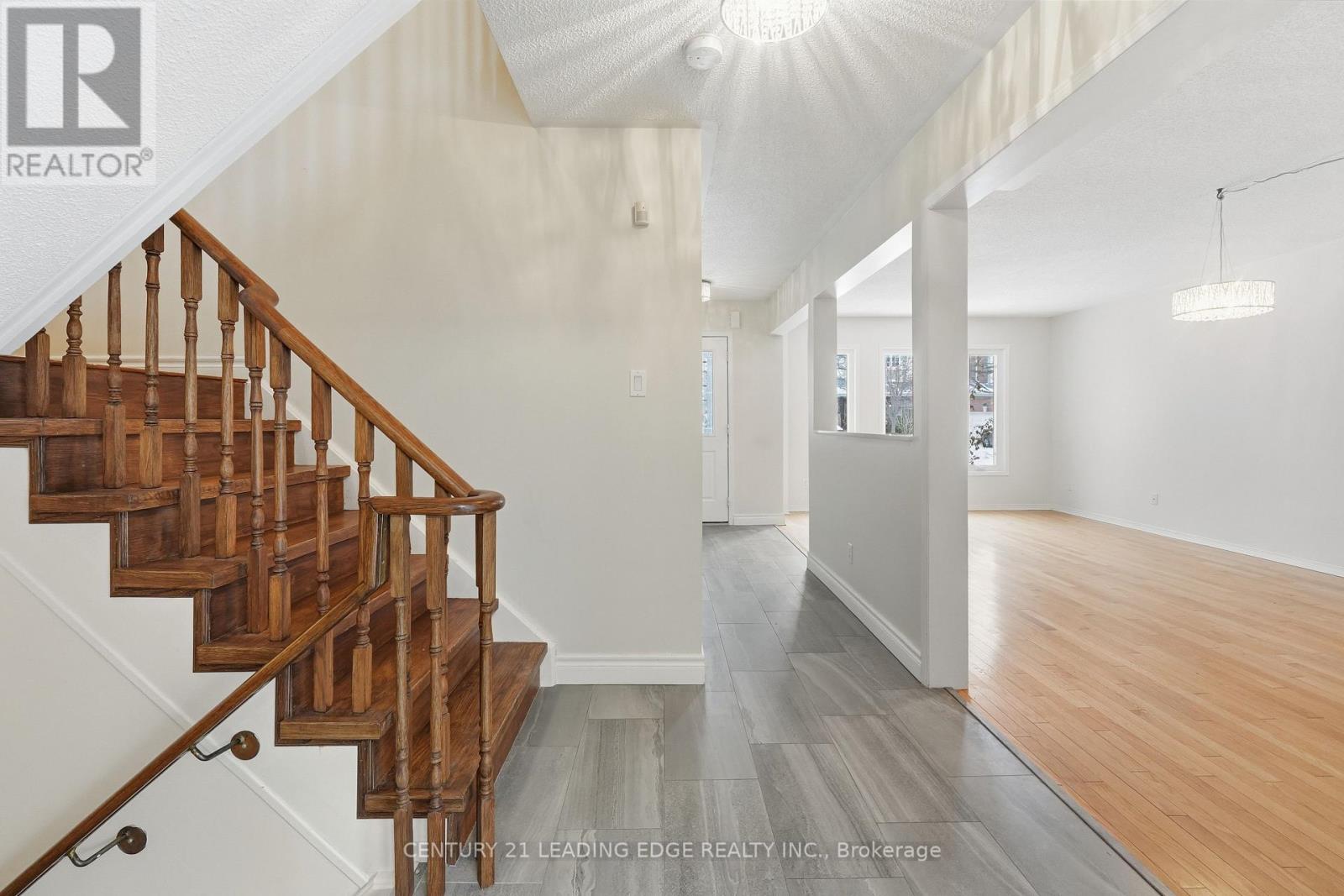 60 Snedden Avenue, Aurora, Ontario  L4G 7K6 - Photo 10 - N12952388