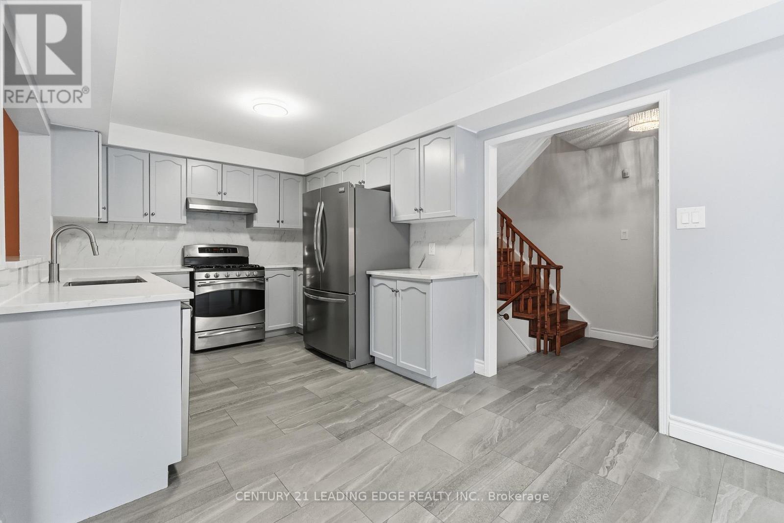 60 Snedden Avenue, Aurora, Ontario  L4G 7K6 - Photo 14 - N12952388