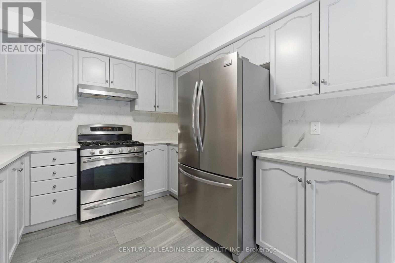 60 Snedden Avenue, Aurora, Ontario  L4G 7K6 - Photo 16 - N12952388