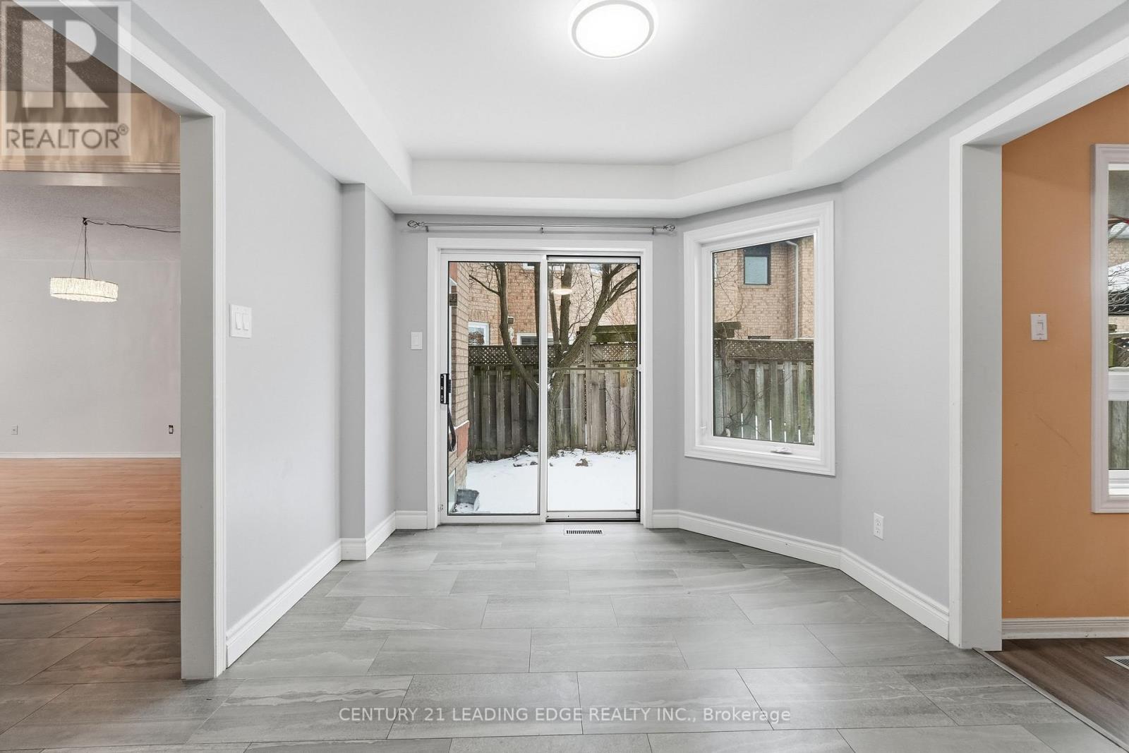 60 Snedden Avenue, Aurora, Ontario  L4G 7K6 - Photo 17 - N12952388