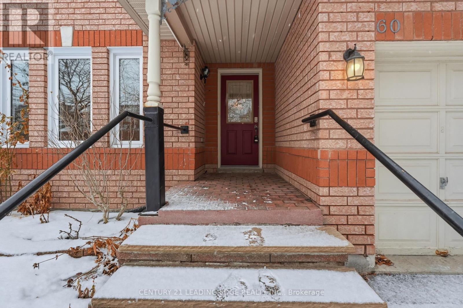 60 Snedden Avenue, Aurora, Ontario  L4G 7K6 - Photo 3 - N12952388