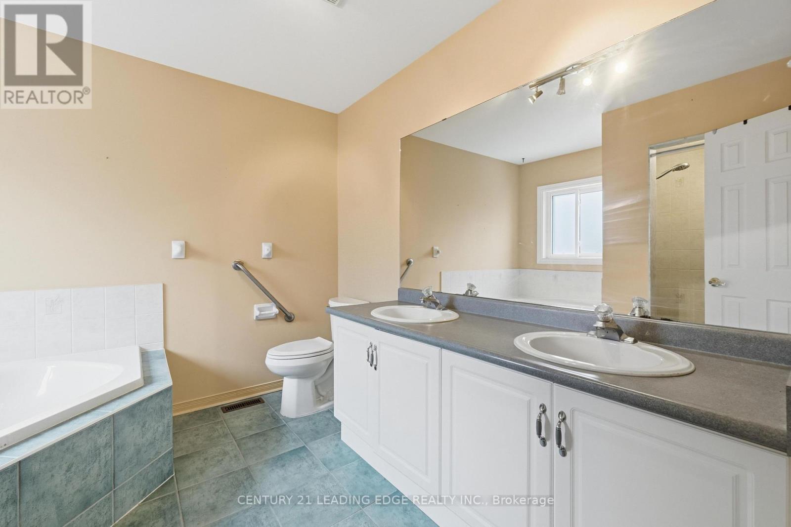 60 Snedden Avenue, Aurora, Ontario  L4G 7K6 - Photo 30 - N12952388