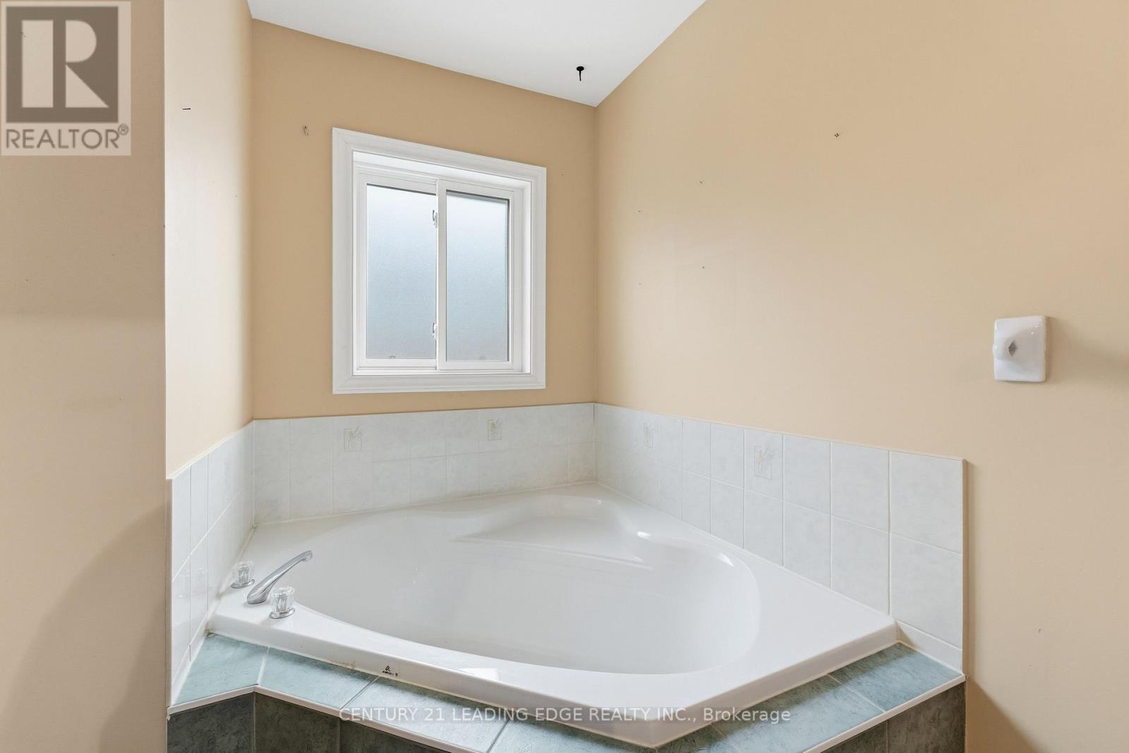 60 Snedden Avenue, Aurora, Ontario  L4G 7K6 - Photo 31 - N12952388