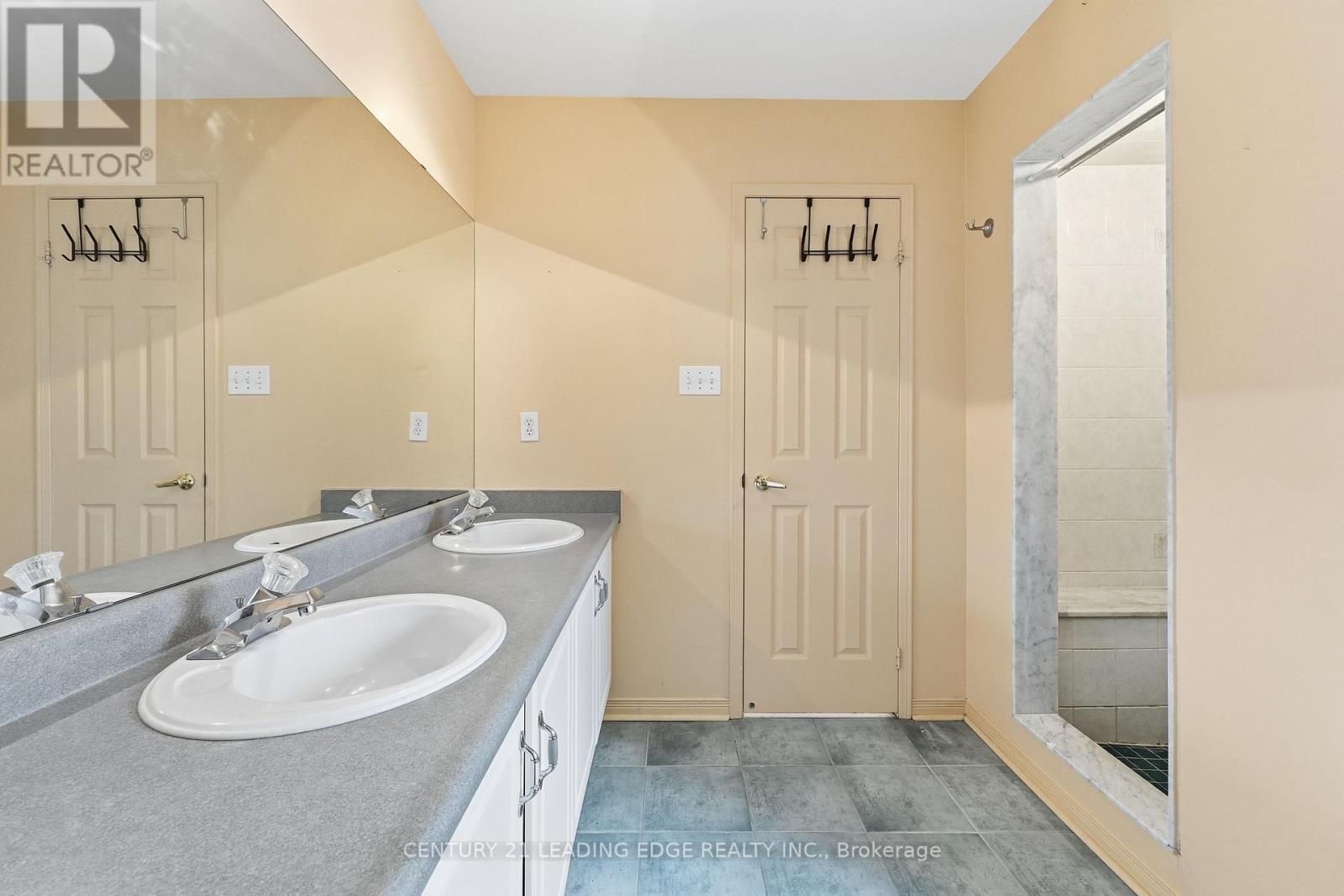 60 Snedden Avenue, Aurora, Ontario  L4G 7K6 - Photo 32 - N12952388