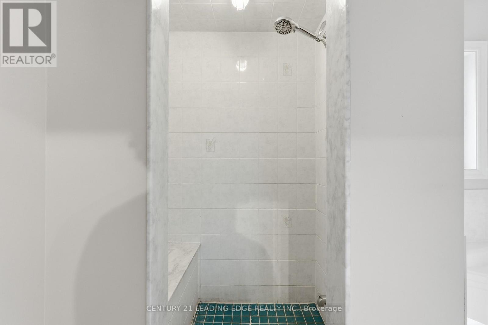 60 Snedden Avenue, Aurora, Ontario  L4G 7K6 - Photo 33 - N12952388