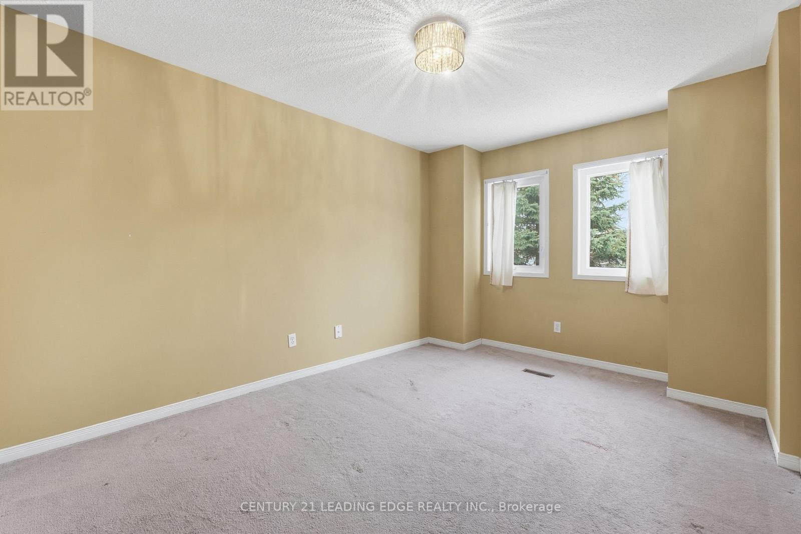 60 Snedden Avenue, Aurora, Ontario  L4G 7K6 - Photo 36 - N12952388