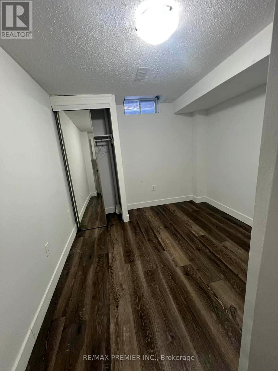 118 Solway Avenue, Vaughan, Ontario  L6A 2X1 - Photo 3 - N12952398