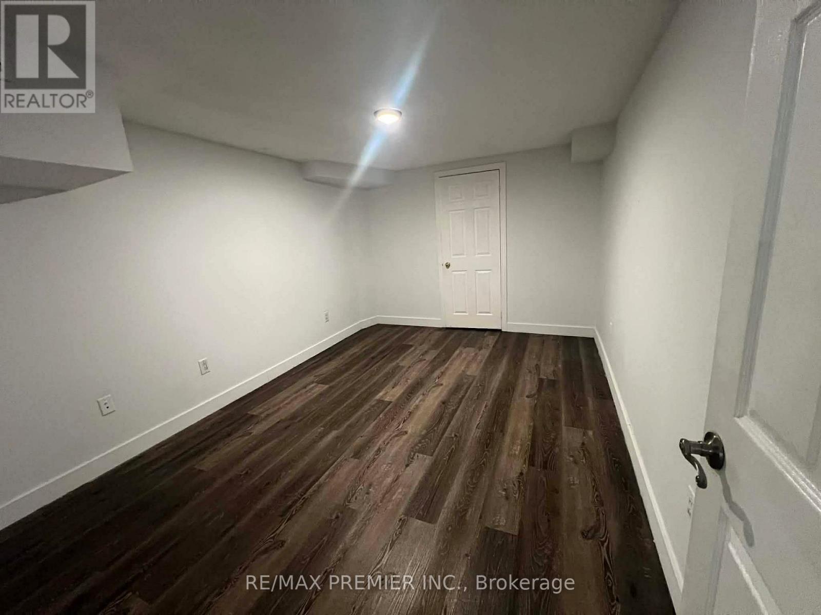 118 Solway Avenue, Vaughan, Ontario  L6A 2X1 - Photo 4 - N12952398