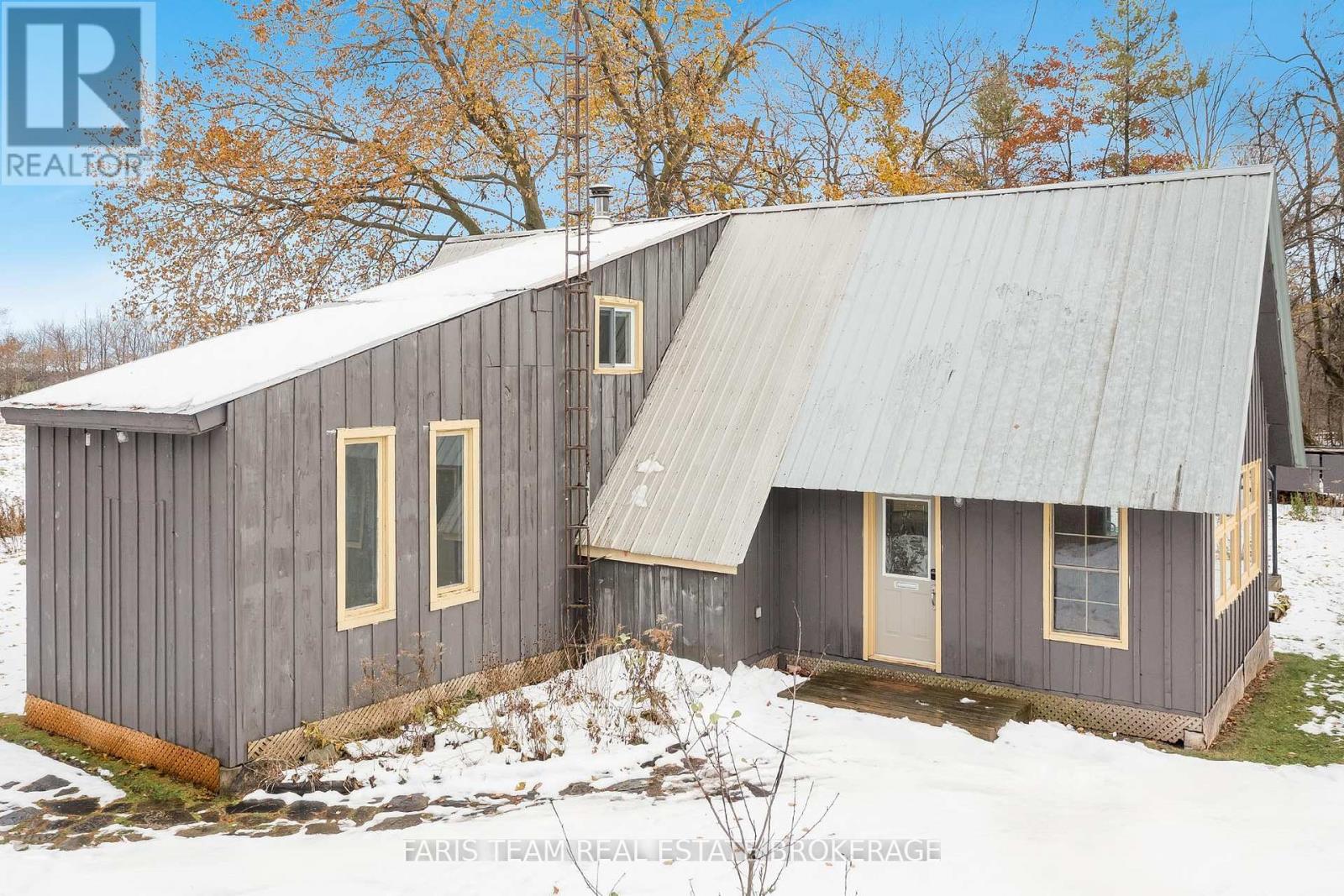 7237 6/7 Sideroad Nottawasaga, Clearview (Creemore), Ontario  L0M 1G0 - Photo 2 - S12952294