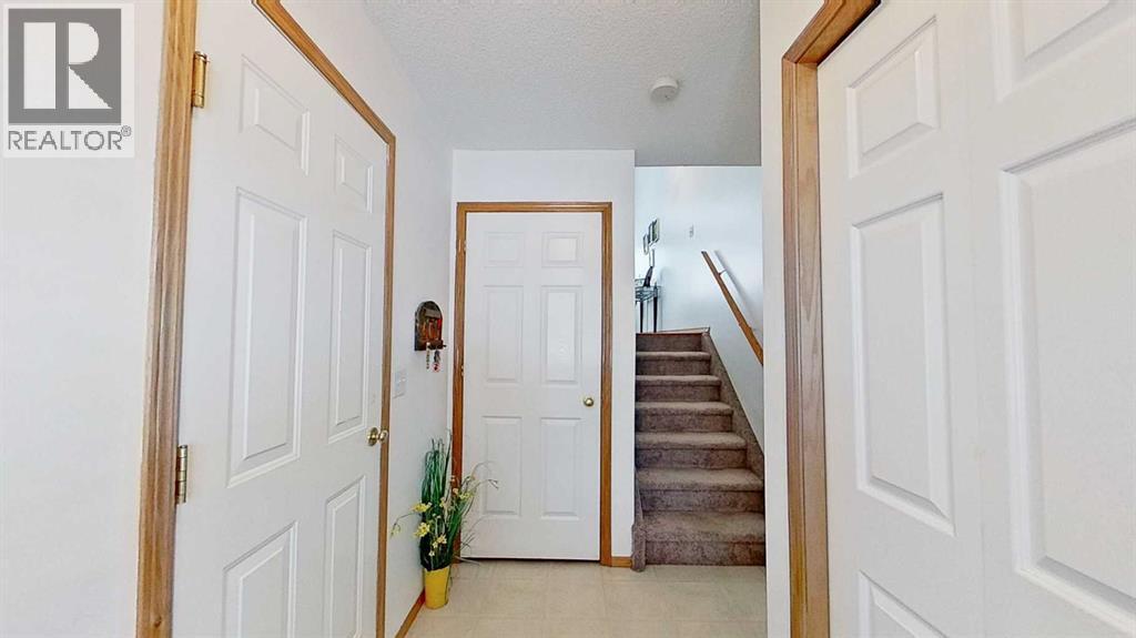 272 Rocky Ridge Court Nw, Calgary, Alberta  T3G 4S8 - Photo 2 - A2295188