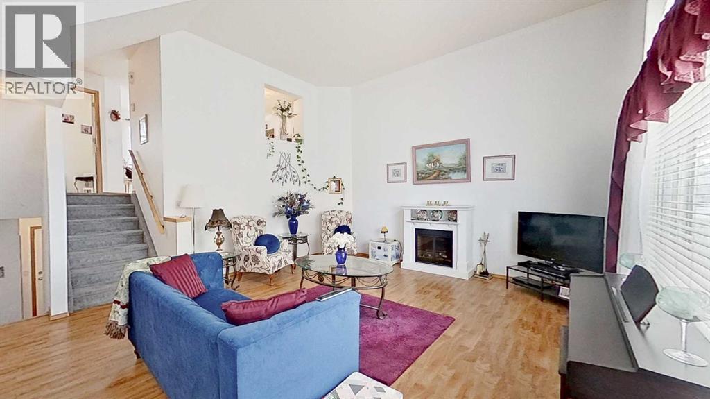 272 Rocky Ridge Court Nw, Calgary, Alberta  T3G 4S8 - Photo 4 - A2295188