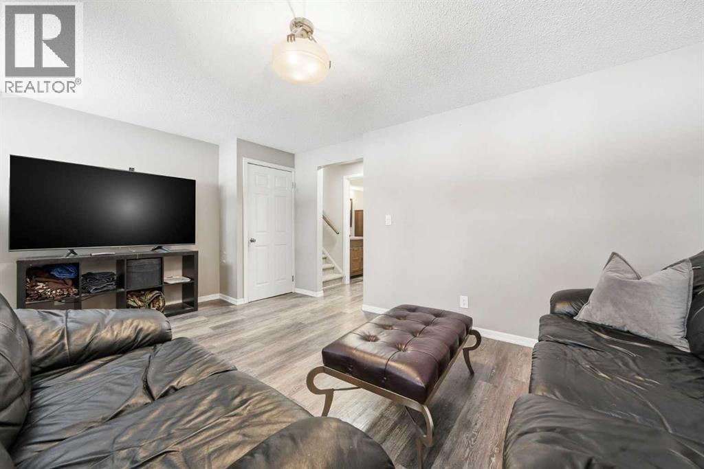 941 Macleod Trail SW, High River, Alberta  T1V 1C2 - Photo 18 - A2296774