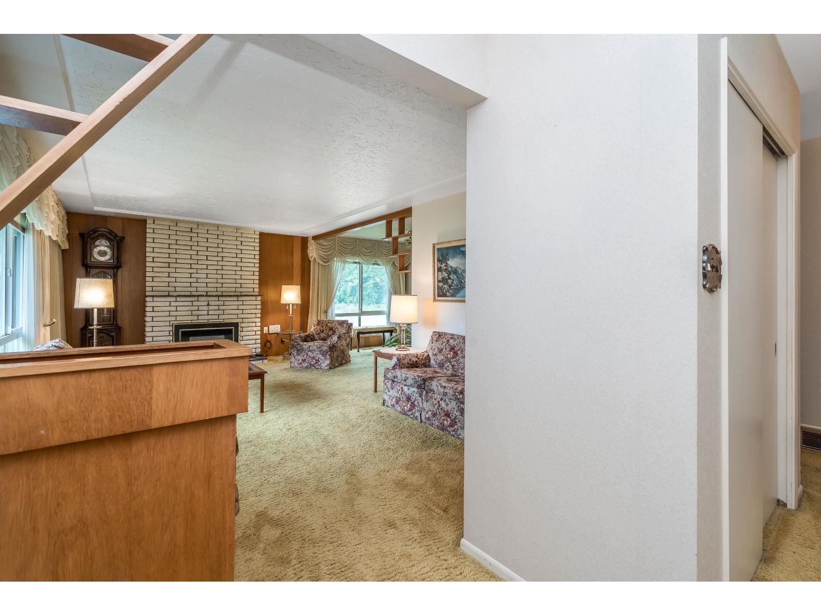 2084 Hollyberry Court, Abbotsford, British Columbia  V2S 3X2 - Photo 5 - R3105845