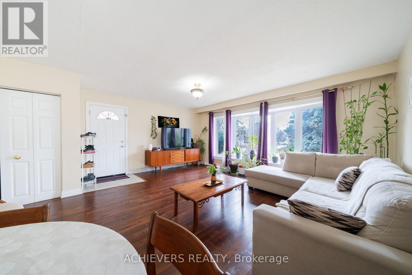 28 Cumbrian Court, Brampton, Ontario  L6X 2J8 - Photo 10 - W12952300