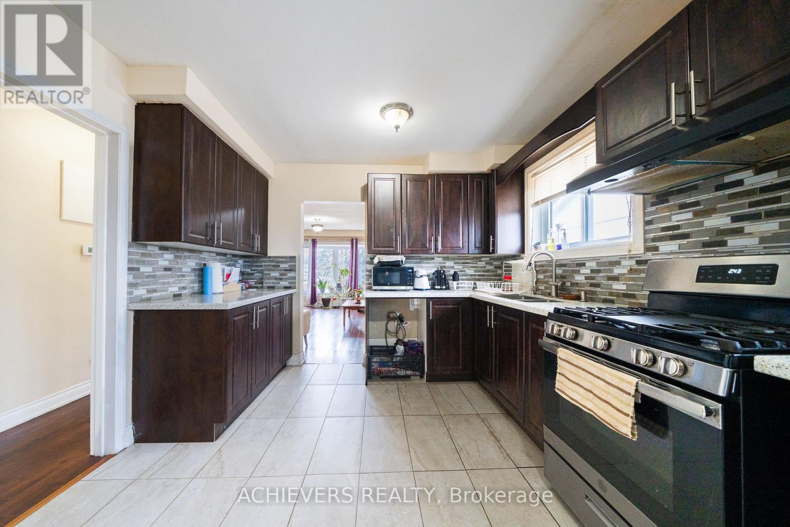 28 Cumbrian Court, Brampton, Ontario  L6X 2J8 - Photo 13 - W12952300