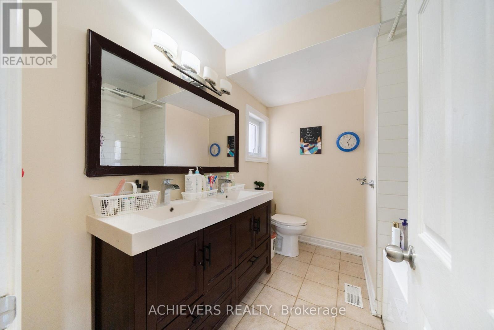 28 Cumbrian Court, Brampton, Ontario  L6X 2J8 - Photo 17 - W12952300