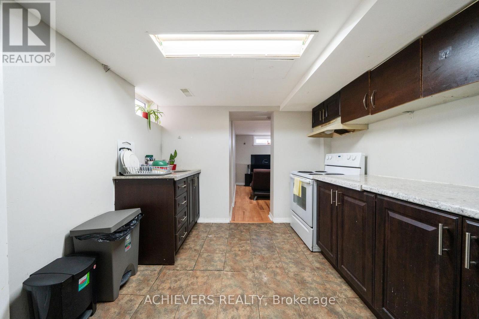 28 Cumbrian Court, Brampton, Ontario  L6X 2J8 - Photo 25 - W12952300