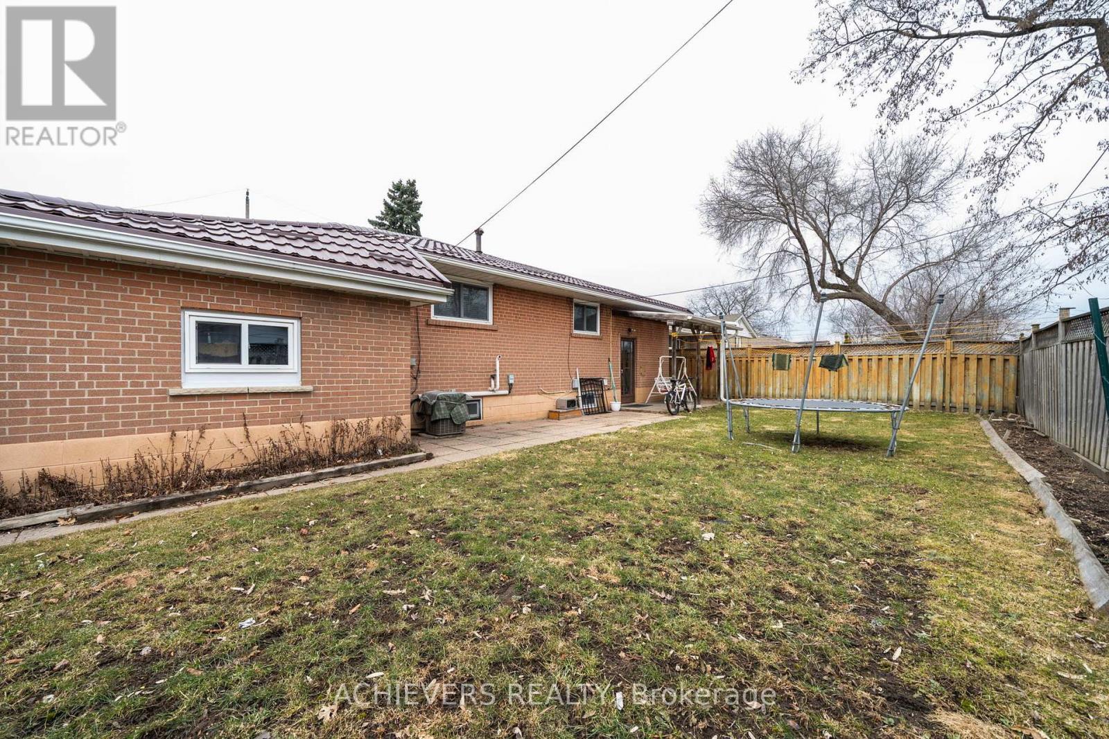 28 Cumbrian Court, Brampton, Ontario  L6X 2J8 - Photo 40 - W12952300