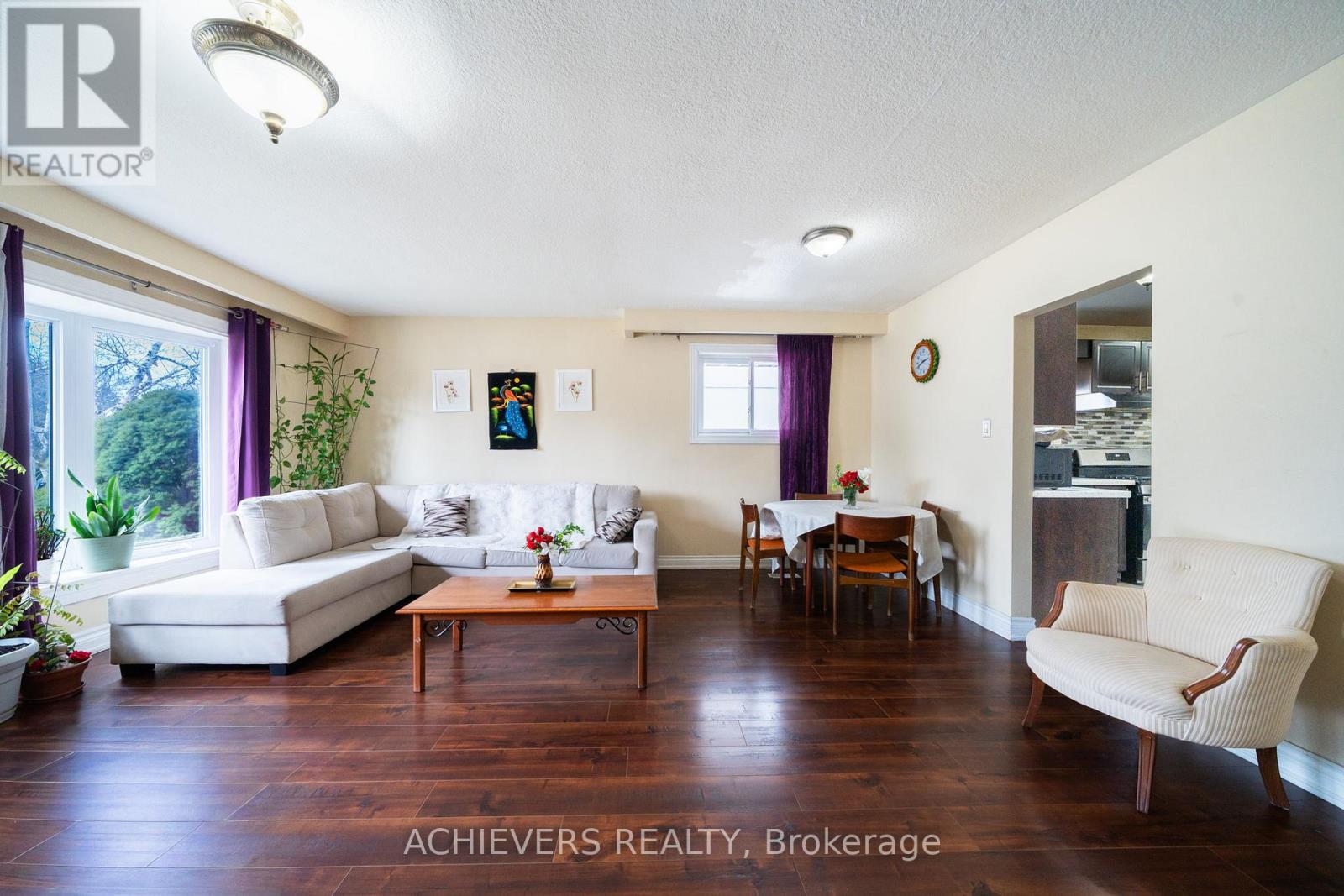 28 Cumbrian Court, Brampton, Ontario  L6X 2J8 - Photo 6 - W12952300