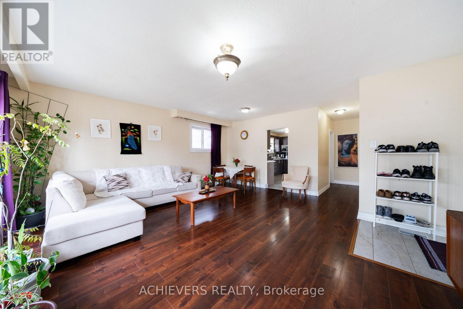 28 Cumbrian Court, Brampton, Ontario  L6X 2J8 - Photo 7 - W12952300