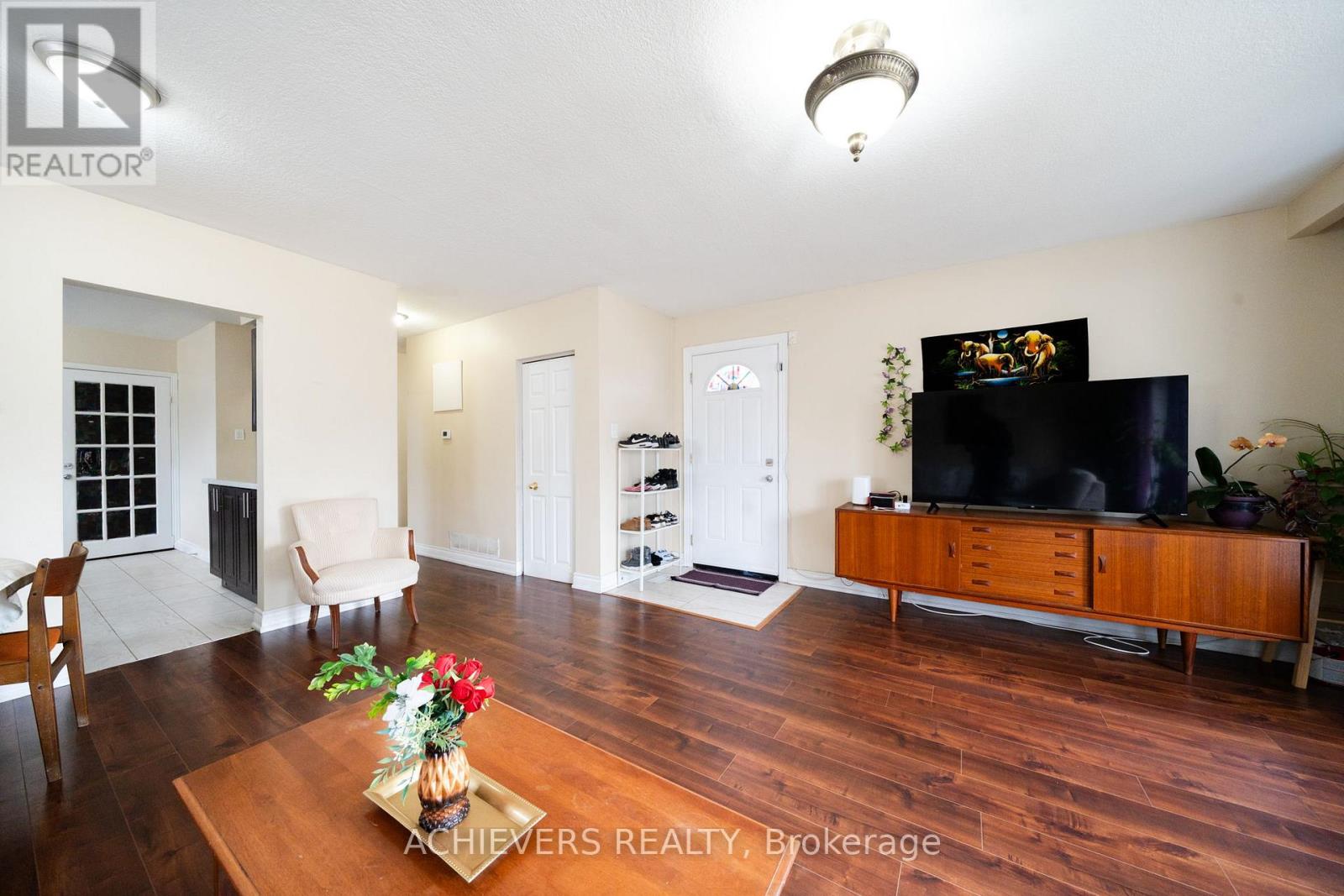 28 Cumbrian Court, Brampton, Ontario  L6X 2J8 - Photo 9 - W12952300