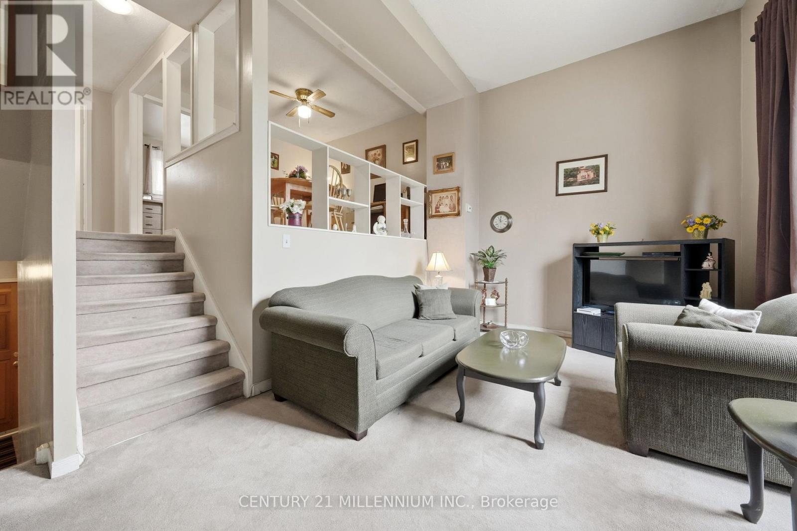 107 Darras Court, Brampton, Ontario  L6T 1W7 - Photo 4 - W12952338