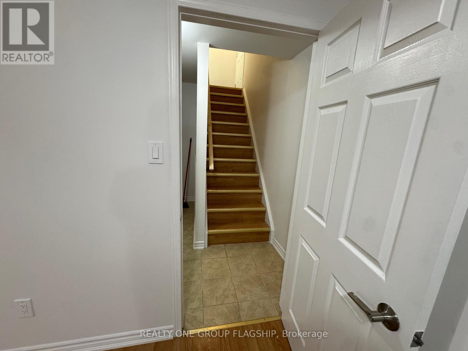 (Lower) - 3857 Skyview Street, Mississauga, Ontario  L5M 8A1 - Photo 3 - W12952386