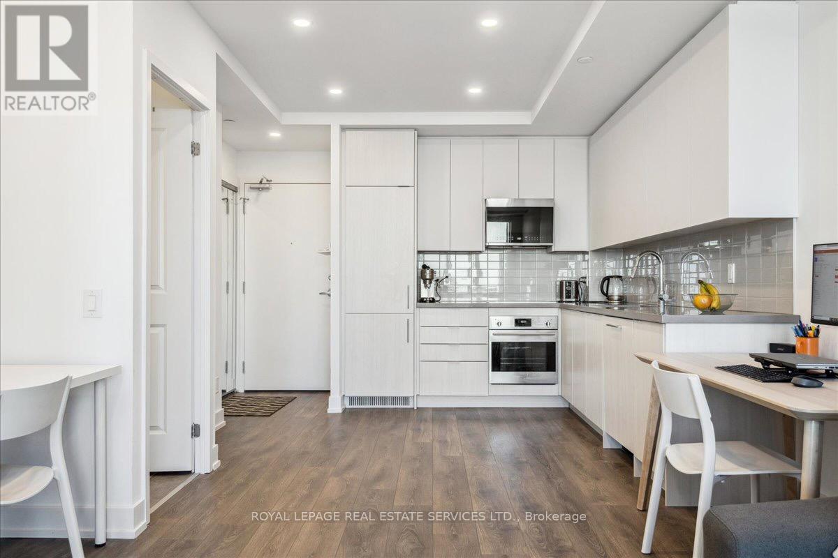 2002 - 297 Oak Walk Drive, Oakville, Ontario  L6H 3R6 - Photo 13 - W12952400