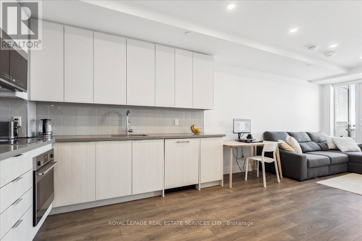 2002 - 297 Oak Walk Drive, Oakville, Ontario  L6H 3R6 - Photo 7 - W12952400