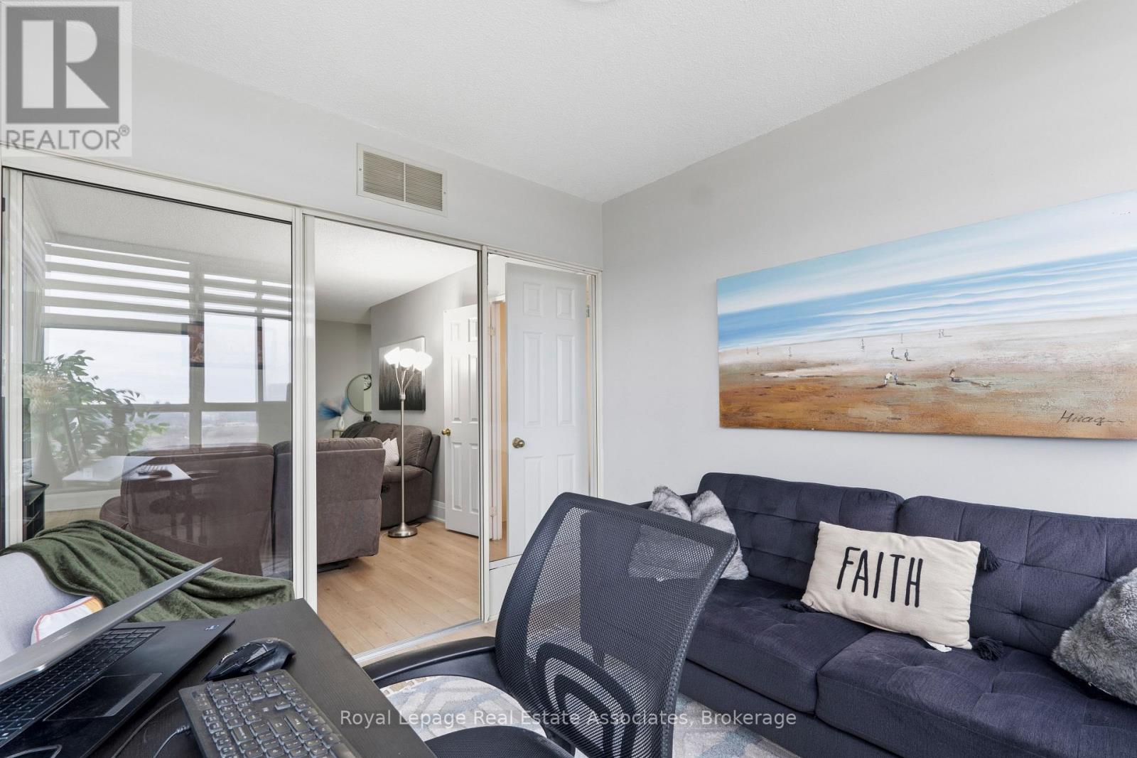 1808 - 100 County Court Boulevard, Brampton, Ontario  L6W 3X1 - Photo 17 - W12951806