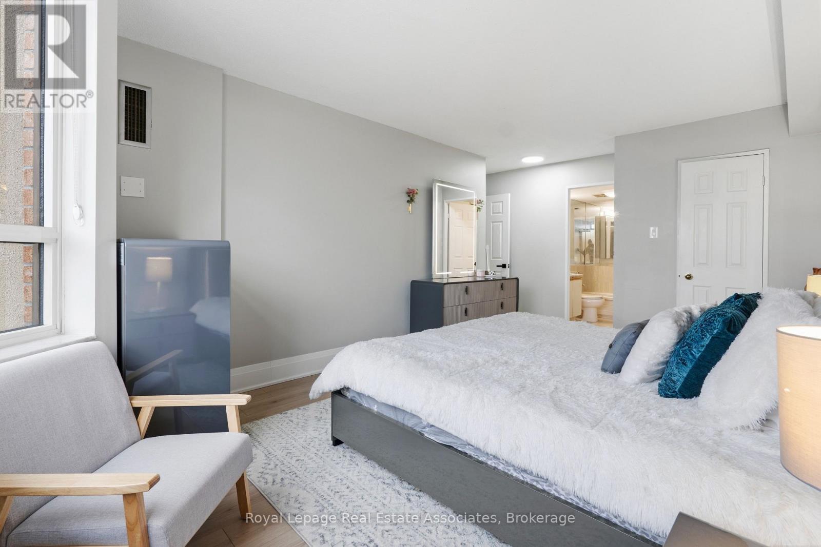 1808 - 100 County Court Boulevard, Brampton, Ontario  L6W 3X1 - Photo 27 - W12951806