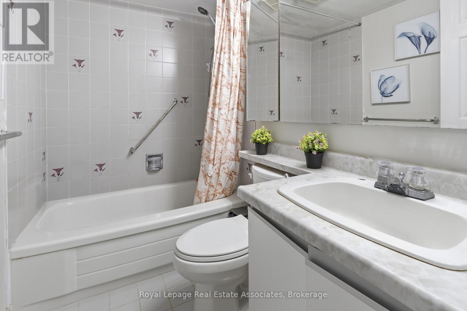 1808 - 100 County Court Boulevard, Brampton, Ontario  L6W 3X1 - Photo 25 - W12951806