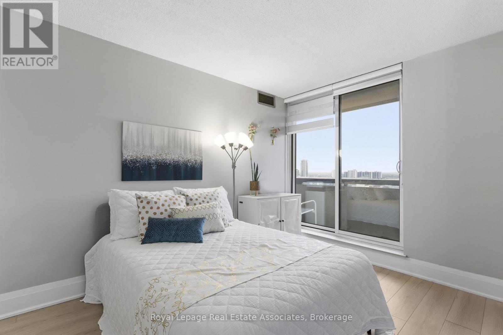 1808 - 100 County Court Boulevard, Brampton, Ontario  L6W 3X1 - Photo 20 - W12951806