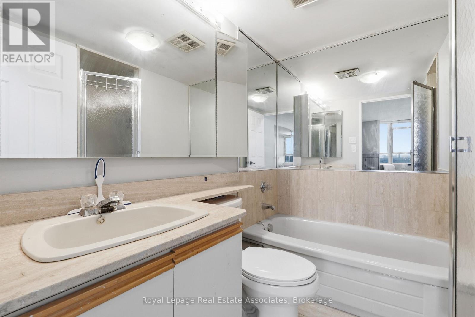 1808 - 100 County Court Boulevard, Brampton, Ontario  L6W 3X1 - Photo 29 - W12951806