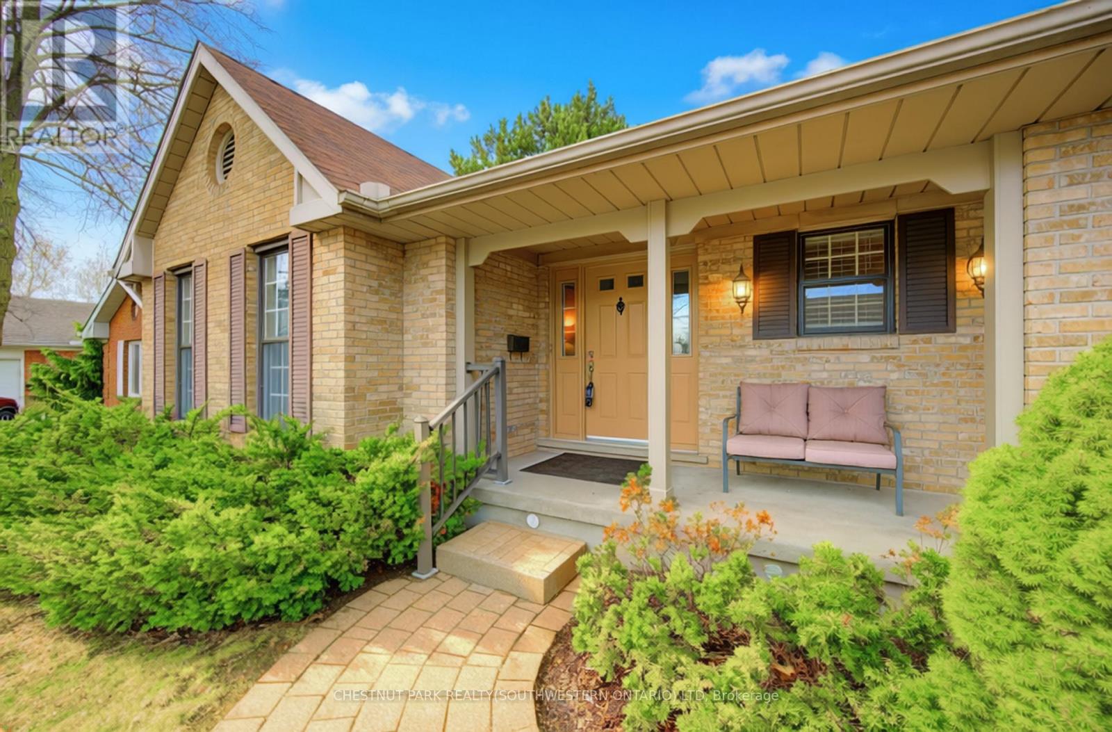 9 - 306 Roxton Drive, Waterloo, Ontario  N2T 1R6 - Photo 2 - X12952346