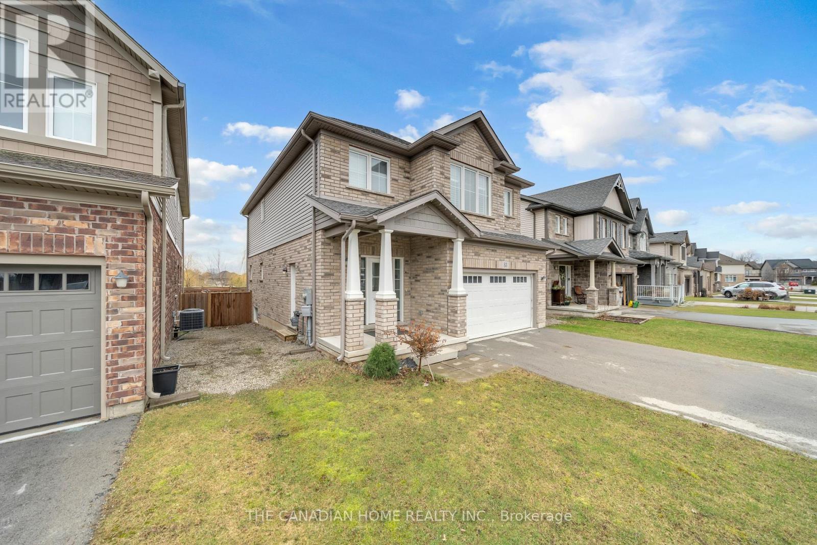 83 Monarch Street, Welland, Ontario  L3C 0E6 - Photo 3 - X12952352