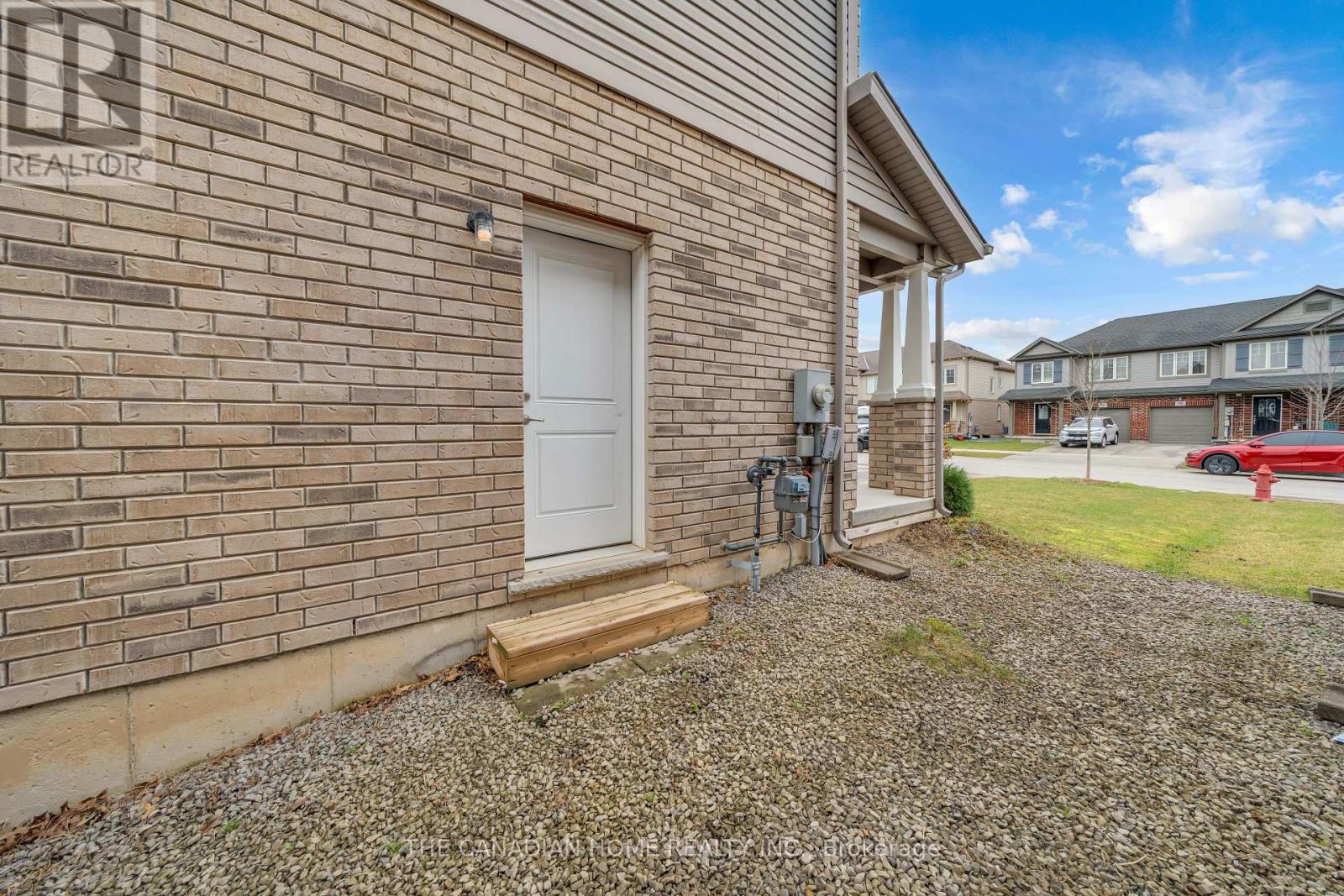 83 Monarch Street, Welland, Ontario  L3C 0E6 - Photo 5 - X12952352