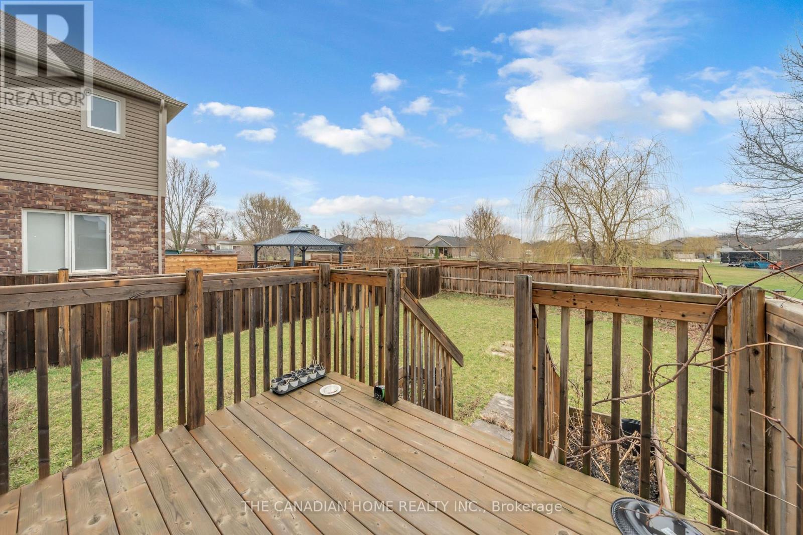 83 Monarch Street, Welland, Ontario  L3C 0E6 - Photo 6 - X12952352