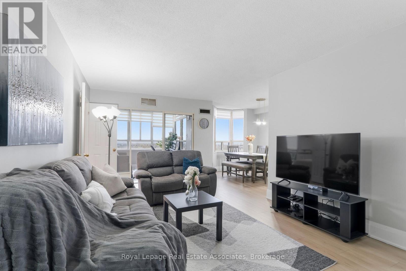 1808 - 100 County Court Boulevard, Brampton, Ontario  L6W 3X1 - Photo 6 - W12951806