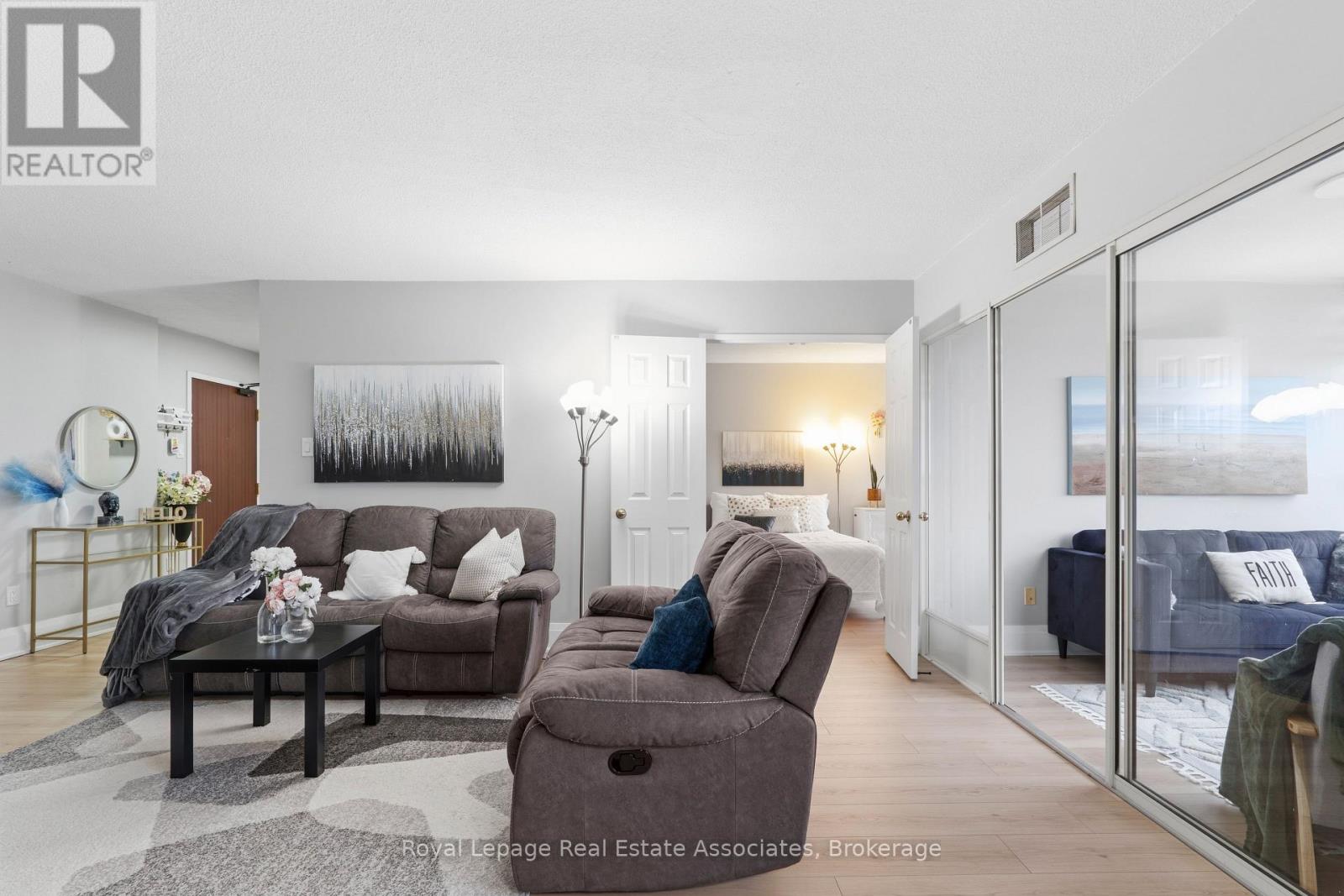 1808 - 100 County Court Boulevard, Brampton, Ontario  L6W 3X1 - Photo 14 - W12951806