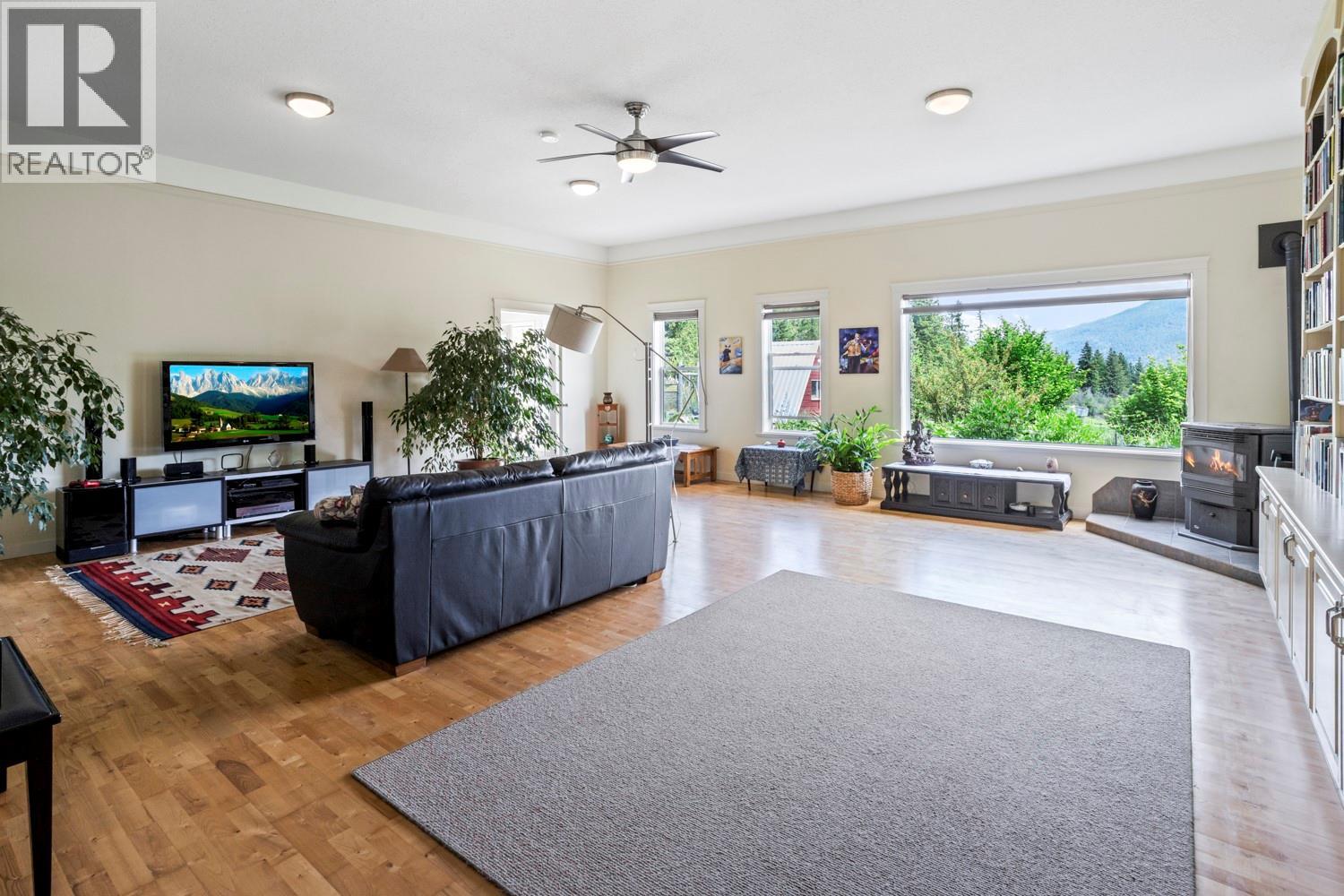 2110 30th Street, Lister, British Columbia  V0B 1G2 - Photo 10 - 10381787