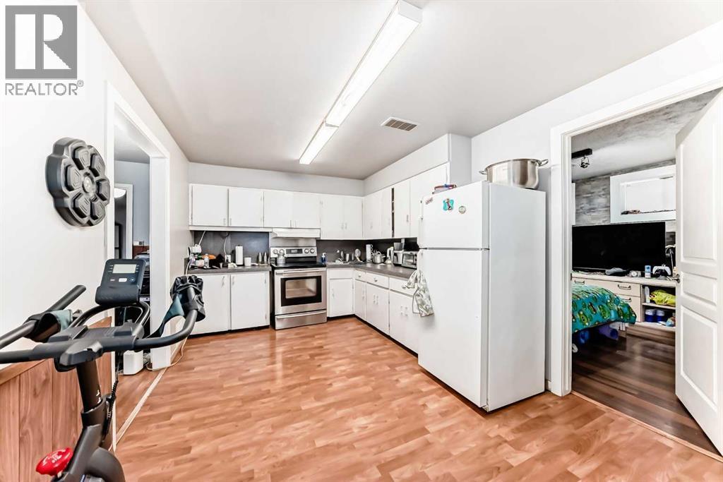 2517 36 Street SE, Calgary, Alberta  T2B 0Y2 - Photo 9 - A2293398