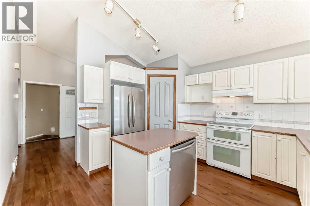 7109 Laguna Way Ne, Calgary, Alberta  T1Y 7A7 - Photo 7 - A2298295