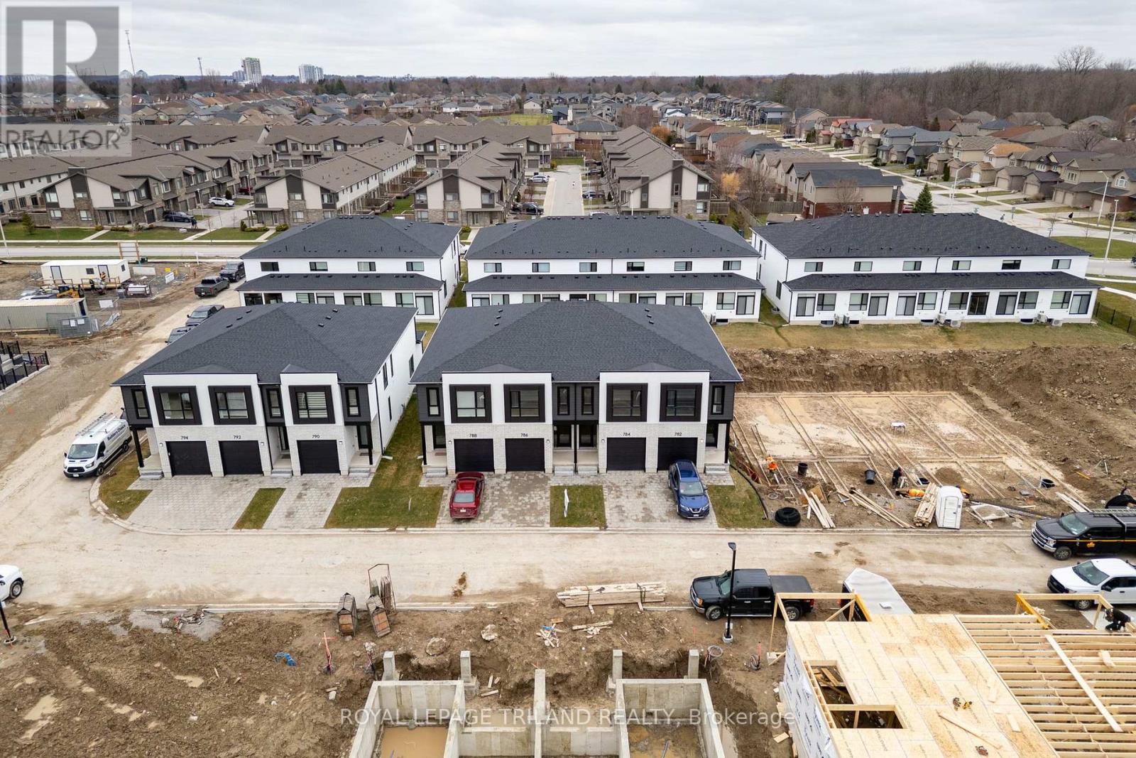 784 Banyan Lane, London North, Ontario  N6G 0A6 - Photo 4 - X12952528