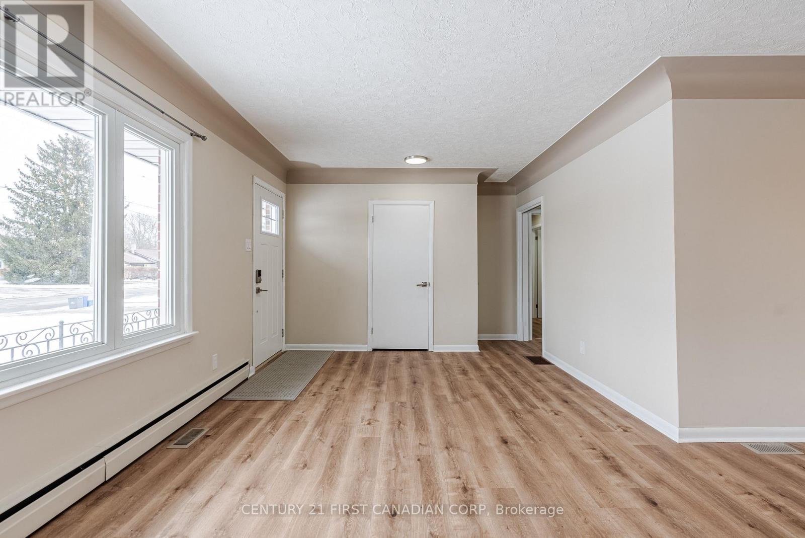 Upper - 177 Myrtle Street, St. Thomas, Ontario  N5R 2G8 - Photo 10 - X12952660