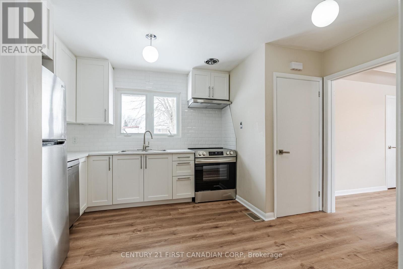 Upper - 177 Myrtle Street, St. Thomas, Ontario  N5R 2G8 - Photo 11 - X12952660