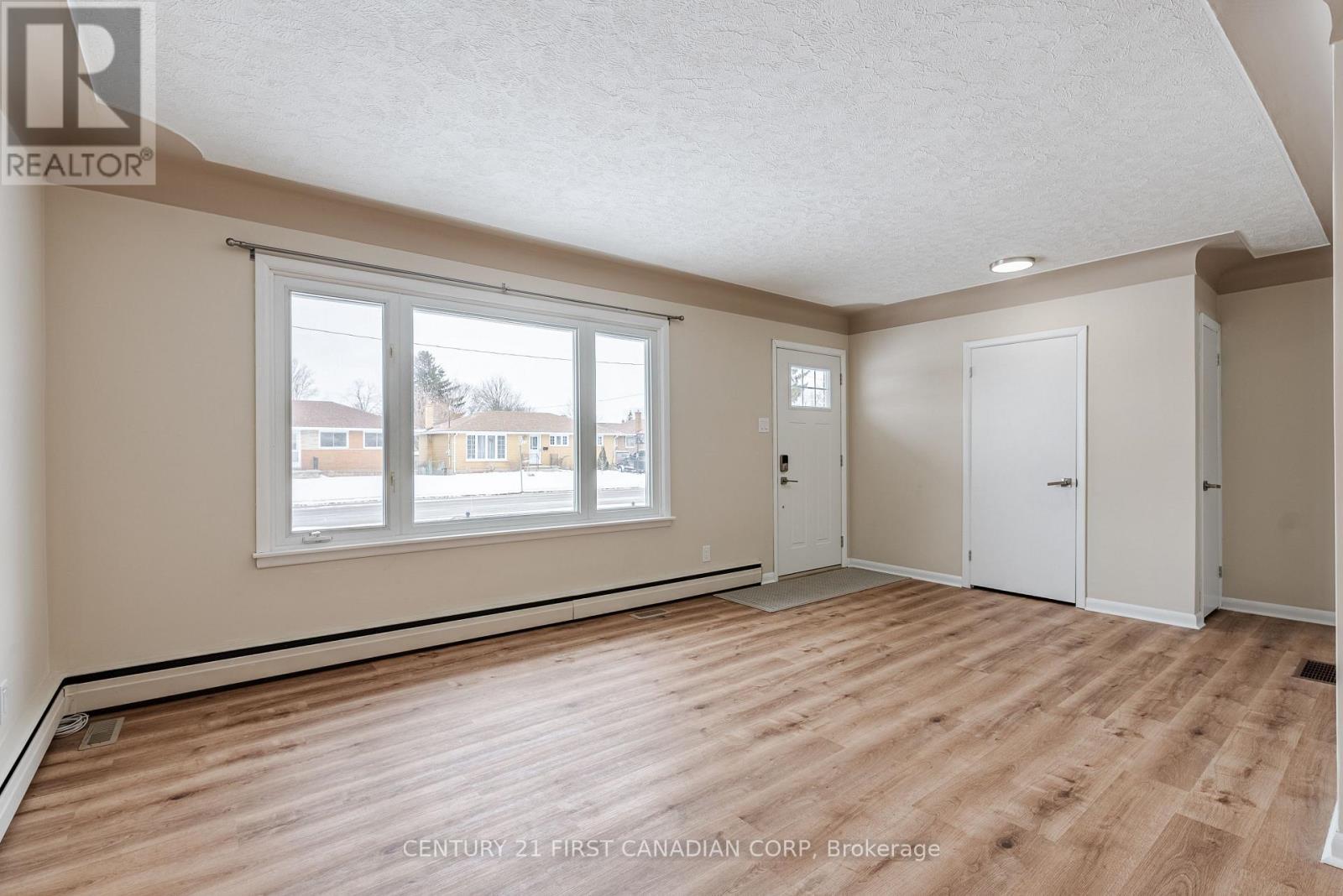 Upper - 177 Myrtle Street, St. Thomas, Ontario  N5R 2G8 - Photo 9 - X12952660