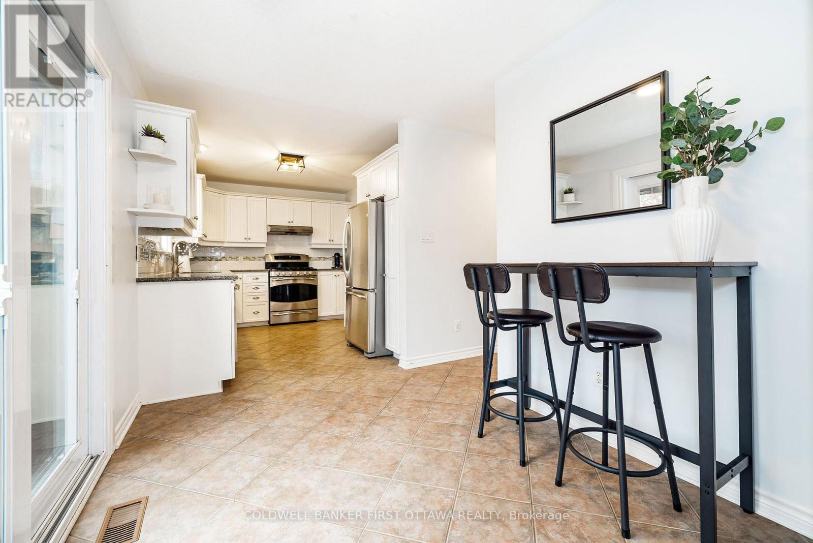 38 Hobin Street, Ottawa, Ontario  K2S 1G8 - Photo 13 - X12952704